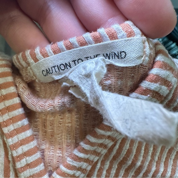 Caution to the Wind Orange Ribbed Knit V Neck Sleeveless Crop Top size L - Picture 2 of 8